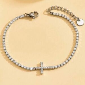 Silver cross bracelet N895
